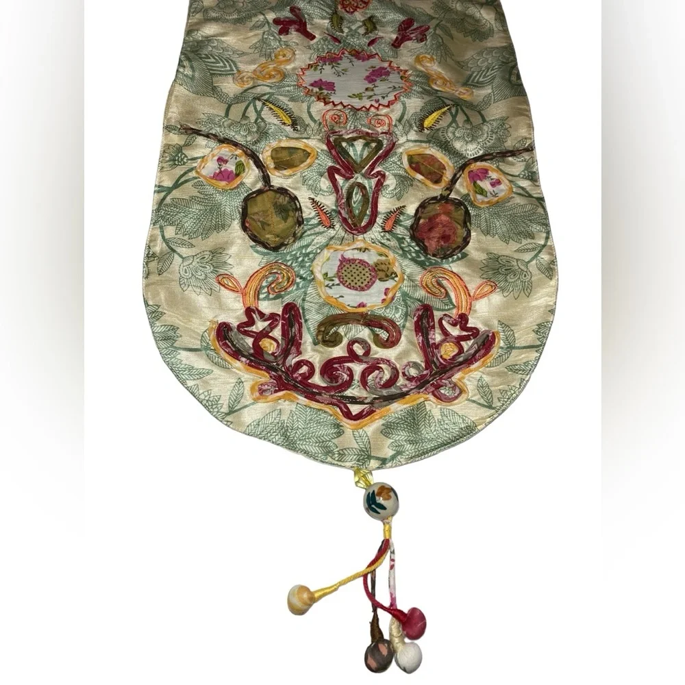 Pier 1 Floral Embroidered Table Runner ceramic‎ bead yarn tassel